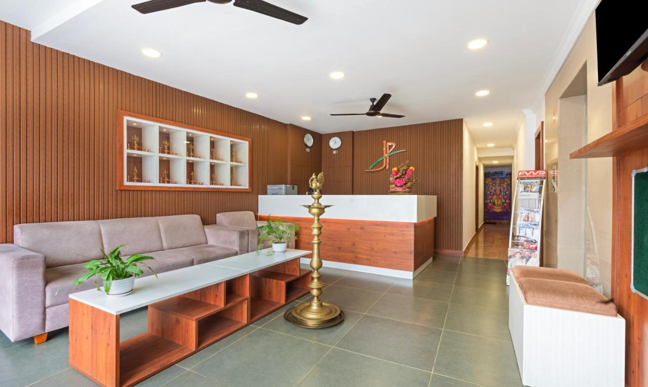 Hotel Treebo Jp Residency à Thiruvananthapuram Extérieur photo